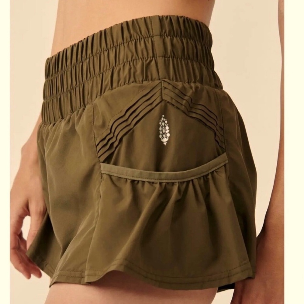 🌺NWOT Get your flirt short on🌺